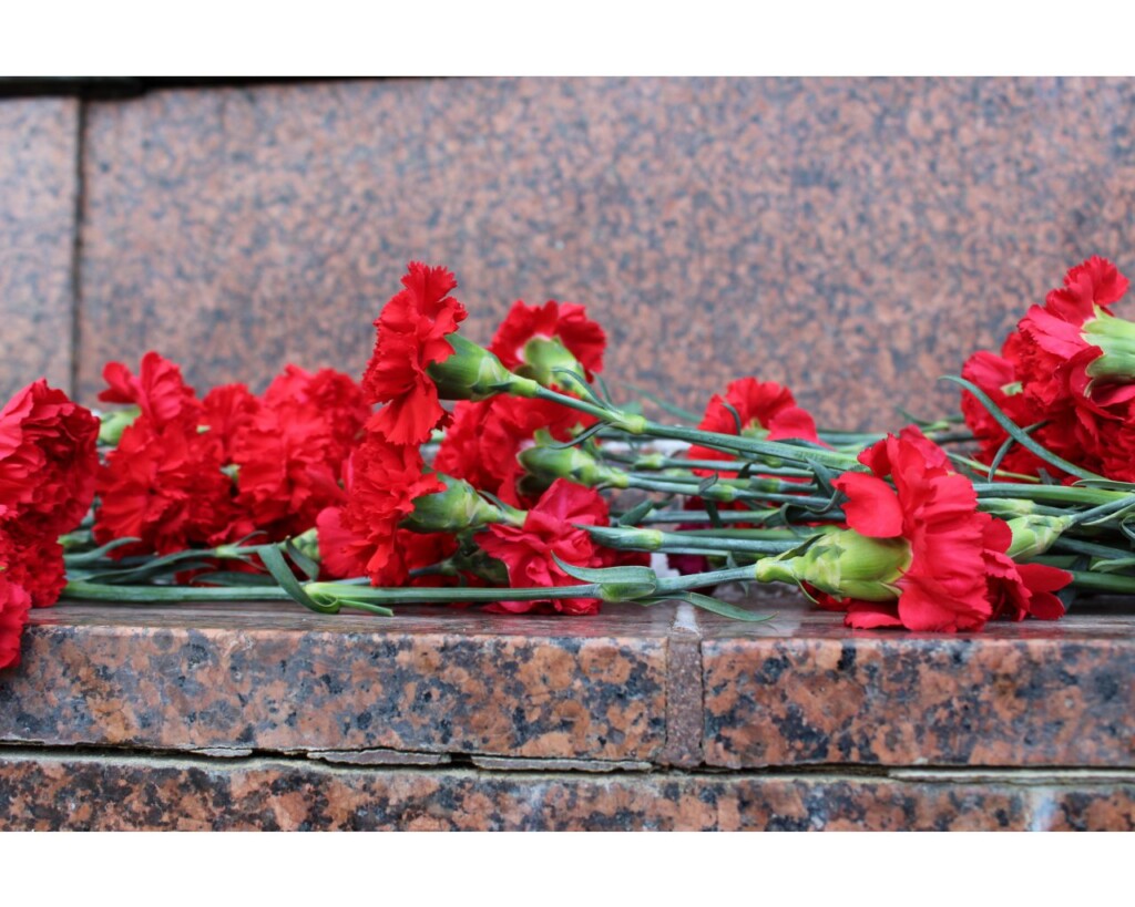 Торжественное возложение цветов к Дню разгрома немецко-фашистских войск в Сталинградской битве