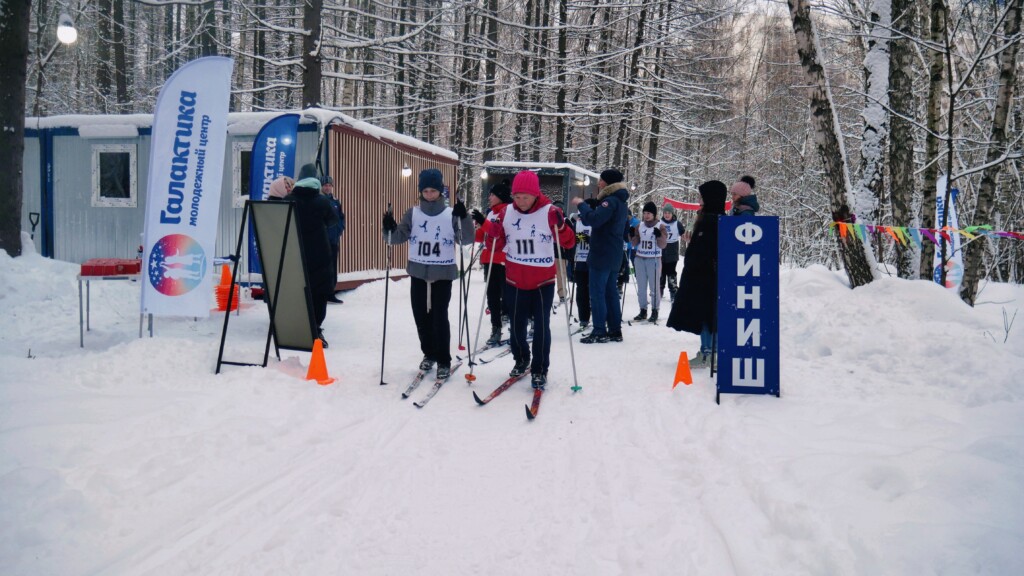 Спортивно-Досуговый Клуб "Крылатское" совместно с управой района Крылатское организовали торжественное открытие лыжной трассы.