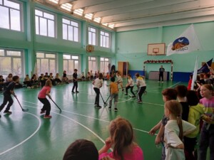 Спортивно-досуговый клуб «Крылатское» совместно с ГБОУ Школа N 1440 провели соревнования по флорболу «Весенний турнир»