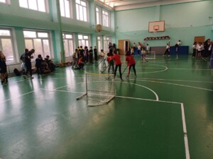 Спортивно-досуговый клуб «Крылатское» совместно с ГБОУ Школа N 1440 провели соревнования по флорболу «Весенний турнир»