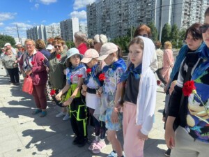 "Завтра была война" - 21 июня на Площади Защитников Неба состоялось торжественное возложение цветов в честь Дня памяти и скорби.